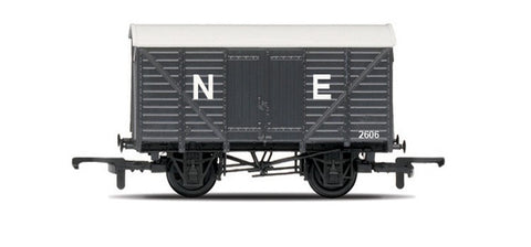 R6422 RailRoad Box Van - SWB